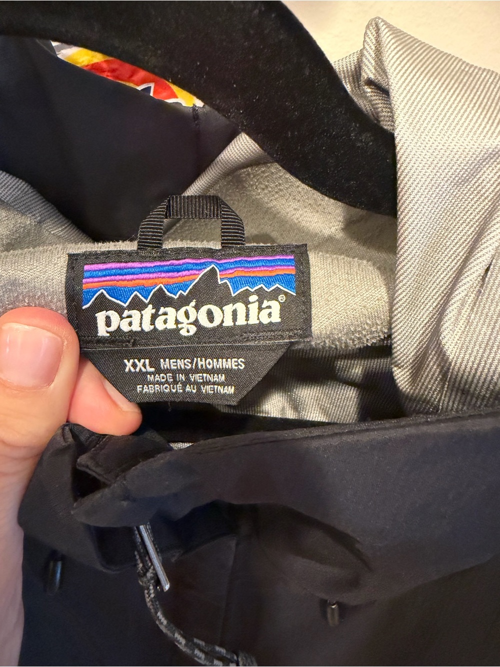 Patagonia Men's Black Rain Jacket with Hood - Picture 4 of 4